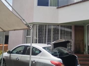 Casa · 200m² · 4 Recámaras · 2 Estacionamientos · Casa en Renta en Col. Moderna de La Cruz
