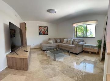 Casa · 250m² · 4 Recámaras · 2 Estacionamientos · Casa en Fraccionamiento con Alberca y Jardín