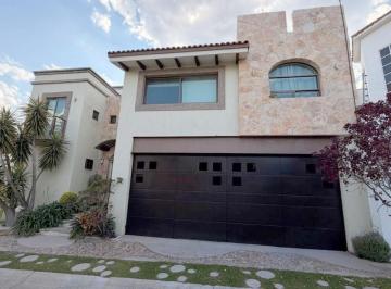 Casa · 341m² · 4 Recámaras · 3 Estacionamientos · Casa - Fraccionamiento Residencial Cañada del Refugio