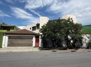 Oficina · 120m² · 2 Estacionamientos · Casa en Renta en Mitras Centro