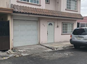Casa de 4 habitaciones, Saltillo · Venta de Casa en Fundadores