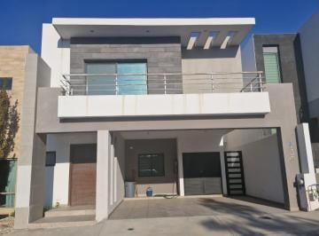 Casa · 200m² · 3 Recámaras · 2 Estacionamientos · Renta de Casa en Saltillo Coahuila Amueblada Norte