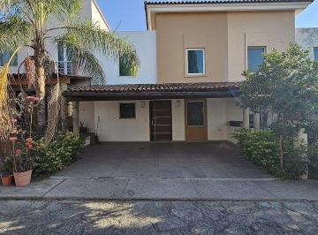 Casa de 3 habitaciones, Zapopan · Bonita Casa en Venta en Fracc. San Isidro Residencial $3,850,000