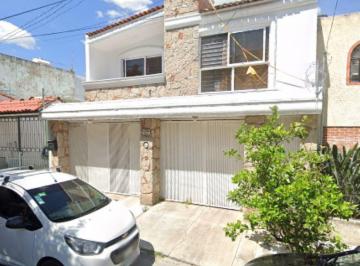 Casa de 3 habitaciones, Guadalajara · Venta de Casa en Rafael Ochoa, Jardines Alcalde, 44298 Guadalajara, Jalisco