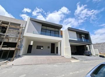 1 · Casa en Venta en Privada Los Franciscanos, Santiago, Nuevo León.