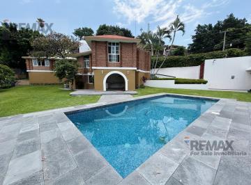 Casa · 307m² · 4 Recámaras · 2 Estacionamientos · Casa en Venta con Alberca en Lomas de Cuernavaca, Temixco, Morelos…clave 6197