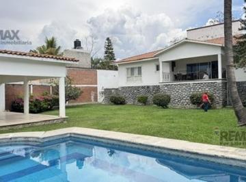 Casa · 273m² · 3 Recámaras · 3 Estacionamientos · Venta de Casa de un Nivel en Burgos, Temixco, Morelos. Clave 6180