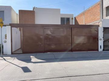 Casa de 3 habitaciones, Jesús María · Ram - Casa en Venta, en Alcazar Residencial