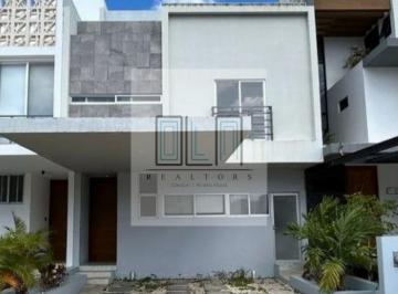 Casa · 250m² · 3 Recámaras · 3 Estacionamientos · Casa - Cancún Centro