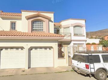Casa de 5 habitaciones, Ensenada · Se Vende Casa en Colonia en Colonia Valle Dorado Ensenada Baja California
