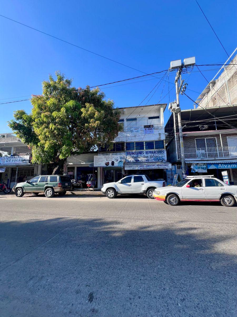 Edificio con Locales Sobre Av Hermenegildo Galeana Renacimiento, Acapulco