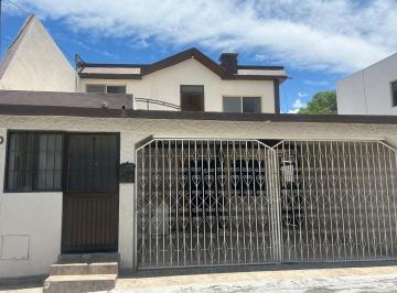 Casa · 300m² · 5 Recámaras · 3 Estacionamientos · Casa en La Aurora