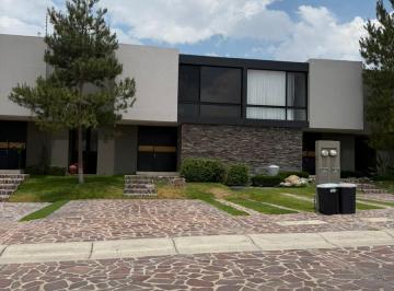 Casa · 200m² · 3 Recámaras · 2 Estacionamientos · Venta de Casa Modelo Villa Prada en La Campiña del Bosque