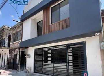 Casa · 450m² · 8 Recámaras · Casa - Mitras Centro