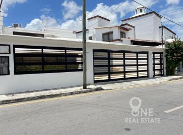 Casa de 3 habitaciones, Cancún · Hermosa Residencia en Venta con Alberca Calle Crepúsculo / Av del Sol