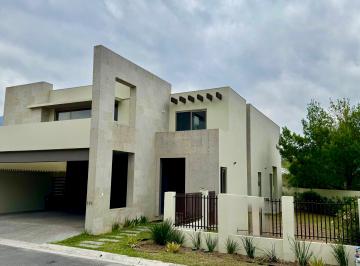 Casa de 3 habitaciones, Monterrey · Elegante Residencia con Amplio Jardín de 250 m² y Terreno Excedente
