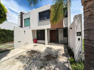 Casa · 180m² · 3 Recámaras · 2 Estacionamientos · Casa en Renta en Lomas del Valle