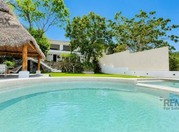 Casa · 854m² · 4 Recámaras · 6 Estacionamientos · Venta de Casa con Espectacular Vista y Acceso Directo Al Lago de Tequesquitengo, Morelos…clave 6208