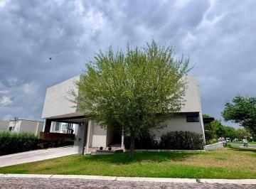 Casa de 4 habitaciones, Querétaro · Hermosa Casa con Alberca en El Campanario