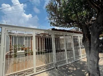Casa de 3 habitaciones, Guadalajara · Amplia y Bonita Casa en Venta, Excelente Ubicación y Trato Directo