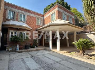 Casa · 320m² · 3 Recámaras · 5 Estacionamientos · Casa en Venta - (4)