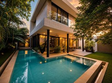 Casa de 4 habitaciones, Mérida · Casa en Esquina en Toh, Yucatán Country Club: 600 m², Paneles Solares y Planta de Luz por $18.4 Mdp