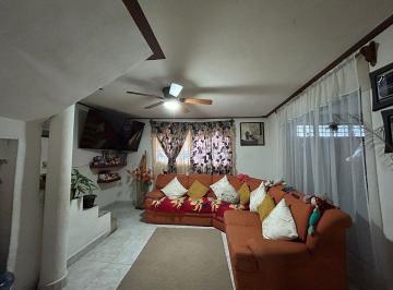 Casa · 252m² · 4 Recámaras · 1 Estacionamiento · Casa en Venta, Revolución, 4 Recamaras