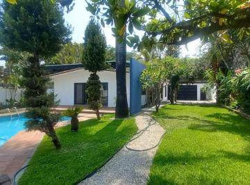 Casa de 4 habitaciones, Cuernavaca · C Casa de 930 m² con 4 Recámaras en Venta en Provincias del Canadá un Nivel