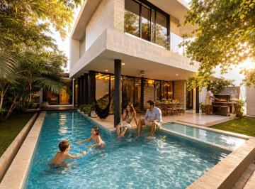 Casa de 4 habitaciones, Mérida · Vive en Yucatán Country Club: Casa Amueblada con Paneles Solares, Planta de Luz y Alberca por $110k