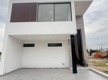Casa de 3 habitaciones, León · Casa con 3 Recámaras en Venta en Fraccionamiento Mayorca Residencial en Privada con Alberca