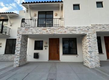 Casa de 3 habitaciones, León · Casa con 3 Recámaras en Renta en Sacromonte con Alberca y Gym Zona Sur (Recámara en Planta Baja