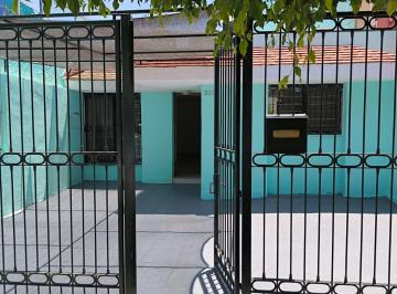 Casa de 4 habitaciones, Zapopan · Bonita Casa Remodelada y Amplia de 2 Pisos en Pinar de La Calma