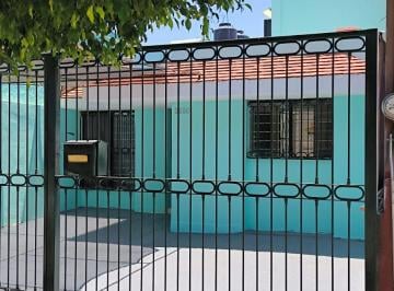 Casa de 4 habitaciones, Zapopan · Bonita Casa Remodelada y Amplia de 2 Pisos en Pinar de La Calma