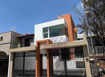 Casa · 214m² · 3 Recámaras · 2 Estacionamientos · Casa en Renta en Milenio III, Querétaro