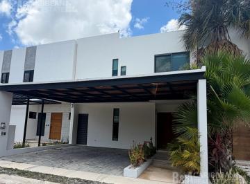 Casa · 190m² · 3 Recámaras · 3 Estacionamientos · Casa en Renta en Río Residencial, Cancún