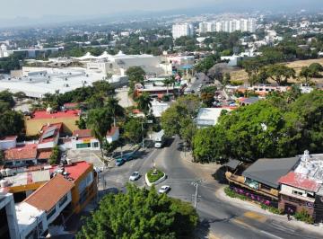 Terreno comercial · 1200m² · Terreno Comercial en Av Río Mayo — Vista Hermosa