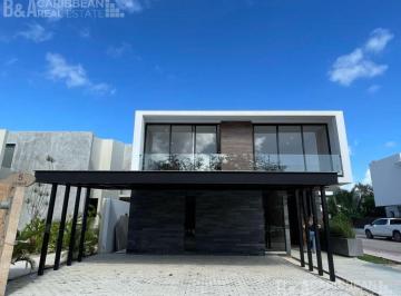 Casa · 358m² · 4 Recámaras · 4 Estacionamientos · Casa en Venta en Residencial Lagos del Sol, Cancún