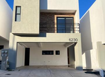Casa · 233m² · 3 Recámaras · 3 Estacionamientos · Venta de Casa en Fracc Privado Trento Frente a Parque Zona Canteras