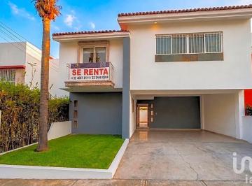 Casa · 303m² · 5 Recámaras · 2 Estacionamientos · Casa en Renta Bosques Santa Anita, Tlajomulco de Zúñiga, Jalisco