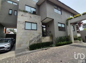 Casa · 267m² · 3 Recámaras · 2 Estacionamientos · Hermosa Casa en Venta en Calzada Desierto de Los Leones