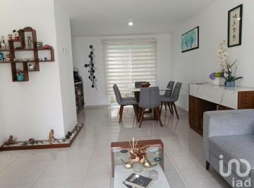 Casa · 106m² · 3 Recámaras · 2 Estacionamientos · Casa Amueblada en Renta en Cuautlancingo| Recámara en Planta Baja con Baño Completo