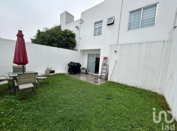 Casa · 102m² · 3 Recámaras · 2 Estacionamientos · Venta de Casa con Jardín en Lago Esmeralda Atizapan de Zaragoza