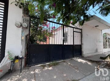 Casa · 75m² · 3 Recámaras · 1 Estacionamiento · Casa en Venta en Villas de San Juan, Leon Gto