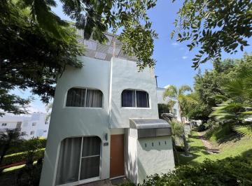 Casa · 192m² · 3 Recámaras · 1 Estacionamiento · Casa en Venta en Tequesquitengo, Club Náutico Teques