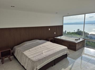 Casa · 240m² · 3 Recámaras · 2 Estacionamientos · Casa en Venta en Tequesquitengo