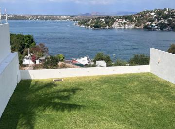 Casa · 170m² · 3 Recámaras · 3 Estacionamientos · Casa con Vista Al Lago de Tequesquitengo