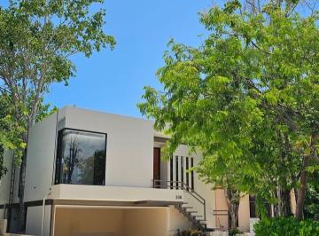 fachada · Casa Moderna en Privada