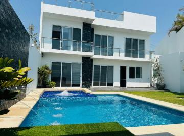 Casa · 222m² · 3 Recámaras · 4 Estacionamientos · Casa con Vista Al Lago