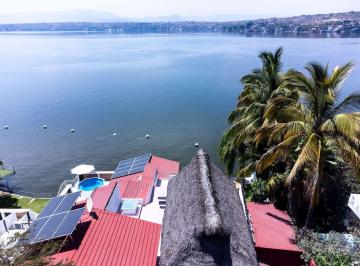 Casa · 445m² · 8 Recámaras · 4 Estacionamientos · Casa a Orilla del Lago de Tequesquitengo