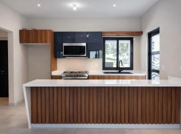 Casa · 300m² · 3 Recámaras · 2 Estacionamientos · Casa en Renta – Santoral III – Arriba de Av Leones